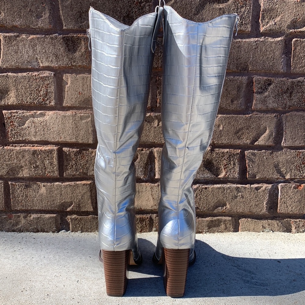 NEW IN BOX Silver Snake Print Cowgirl Boots🤠🎶 - Picture 4 of 7